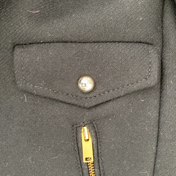 Women’s wool coat gently worn still in great condition. Black with gold Zippers. - Picture 6 of 8